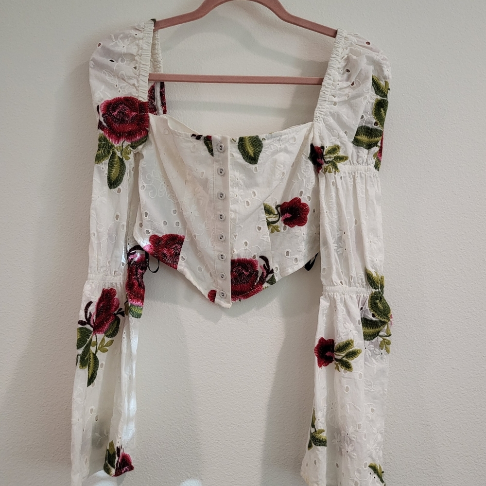 MAJORELLE Sold-out beautiful floral crop top in size XS. The item is in